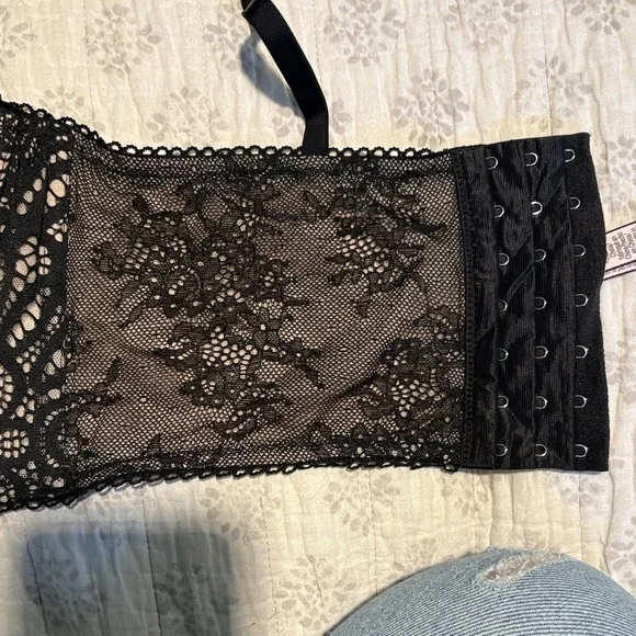 Super cute Victoria's Secret Black Lace corset Underwire Bra - Picture 2 of 4